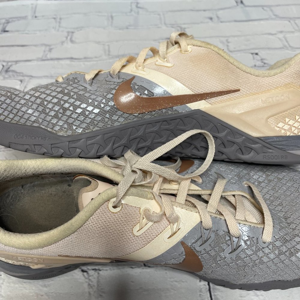 Women's Nike Metcon Strength Training Workout 4 XD MTLC Shoes Pink Grey White - Picture 9 of 9